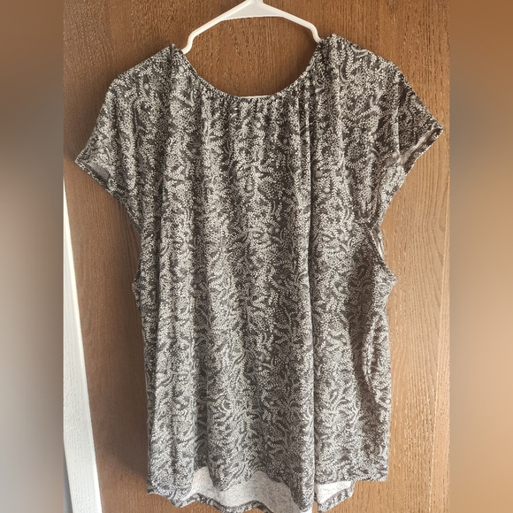 Old Navy Monochrome Patterned Blouse - Picture 3 of 3